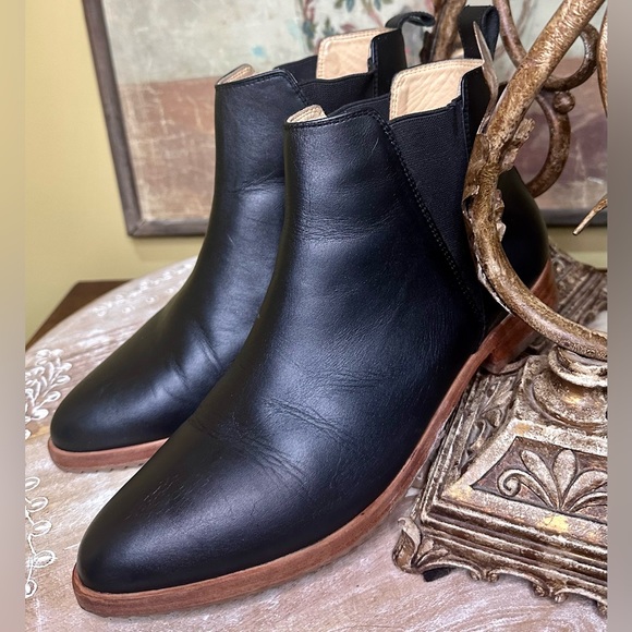 EUC Nisolo “Everyday Chelsea” Ankle Bootie with Rubber Outsoles Size 10 - Picture 1 of 14